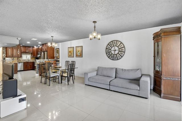 8941 S Hollybrook Boulevard 205, Pembroke Pines, FL 33025