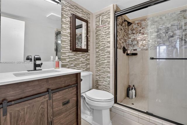 8941 S Hollybrook Boulevard 205, Pembroke Pines, FL 33025