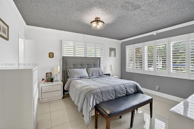 8941 S Hollybrook Boulevard 205, Pembroke Pines, FL 33025