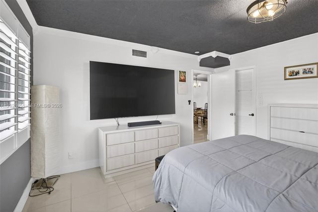 8941 S Hollybrook Boulevard 205, Pembroke Pines, FL 33025