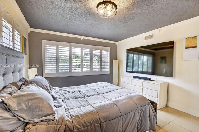 8941 S Hollybrook Boulevard 205, Pembroke Pines, FL 33025