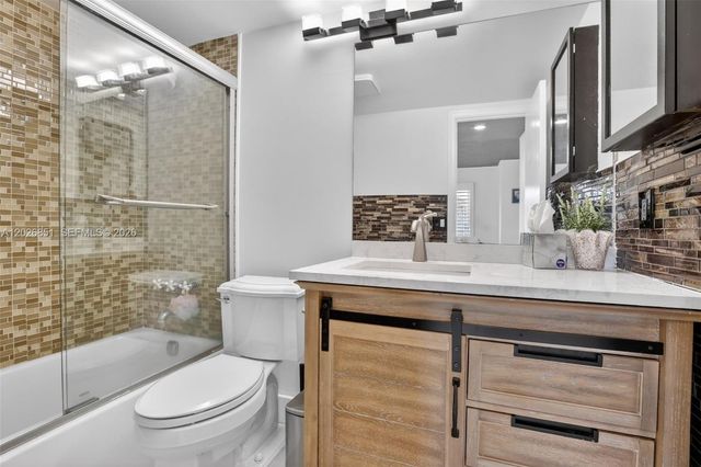 8941 S Hollybrook Boulevard 205, Pembroke Pines, FL 33025