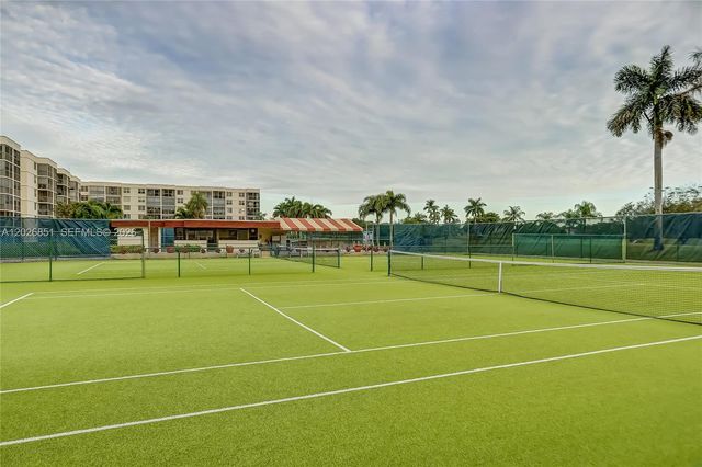 8941 S Hollybrook Boulevard 205, Pembroke Pines, FL 33025