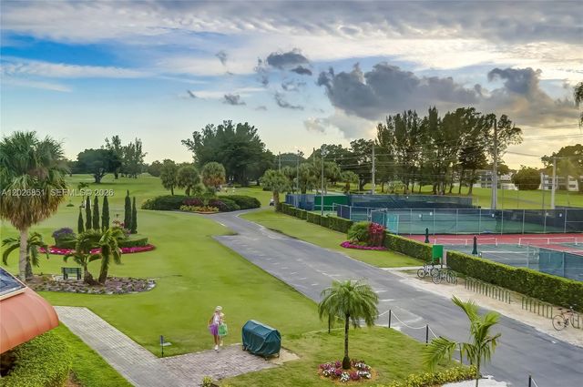 8941 S Hollybrook Boulevard 205, Pembroke Pines, FL 33025