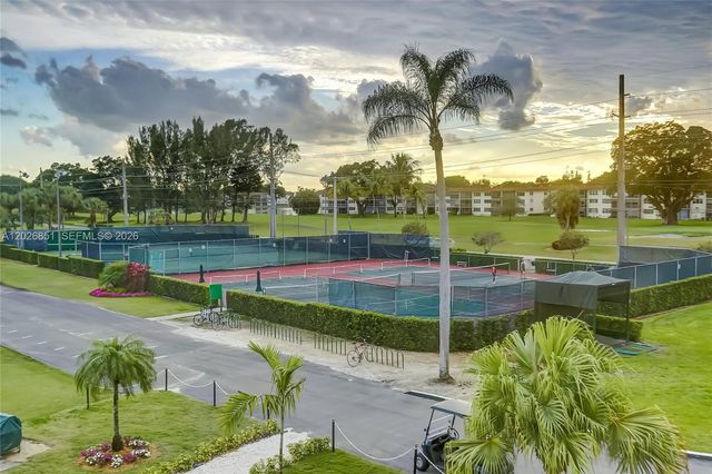 8941 S Hollybrook Boulevard 205, Pembroke Pines, FL 33025