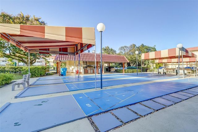 8941 S Hollybrook Boulevard 205, Pembroke Pines, FL 33025