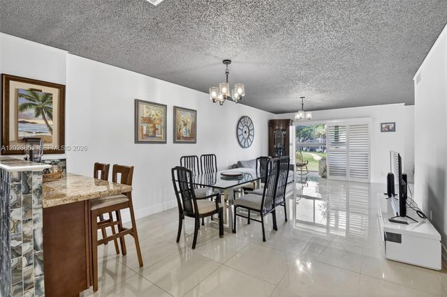 8941 S Hollybrook Boulevard 205, Pembroke Pines, FL 33025