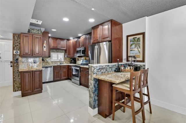8941 S Hollybrook Boulevard 205, Pembroke Pines, FL 33025