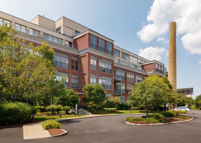 156 Porter St 331, Boston, MA 02128