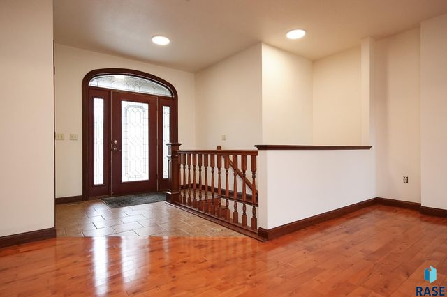 200 S Dewberry Cir Circle, Sioux Falls, SD 57110