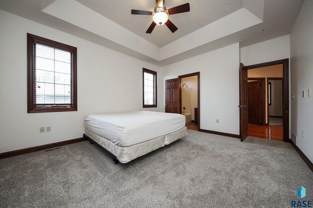 200 S Dewberry Cir Circle, Sioux Falls, SD 57110