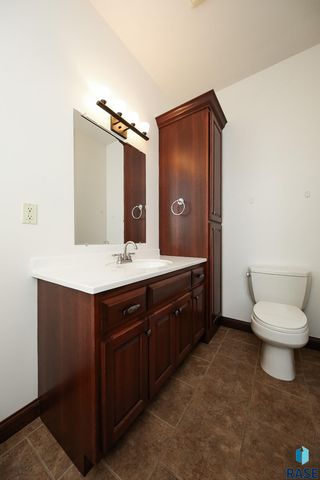 200 S Dewberry Cir Circle, Sioux Falls, SD 57110