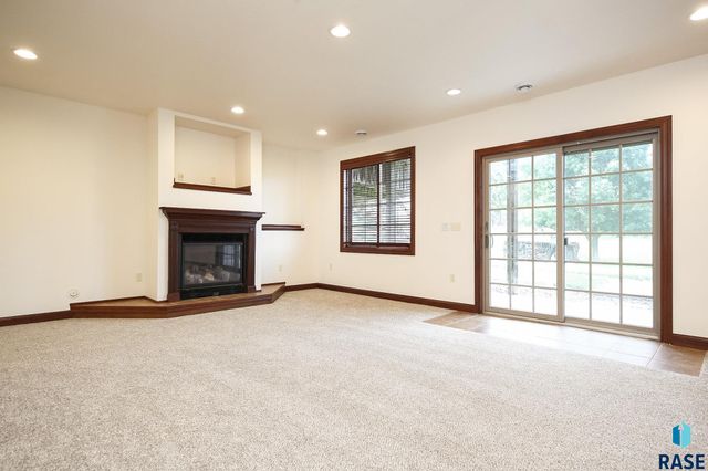 200 S Dewberry Cir Circle, Sioux Falls, SD 57110