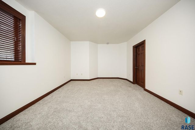 200 S Dewberry Cir Circle, Sioux Falls, SD 57110