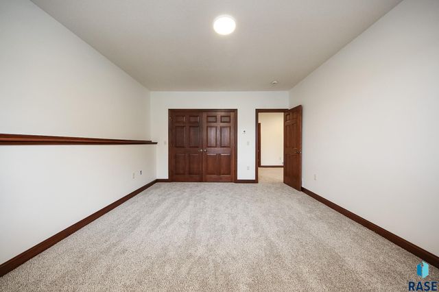 200 S Dewberry Cir Circle, Sioux Falls, SD 57110