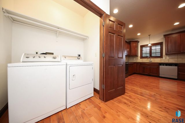 200 S Dewberry Cir Circle, Sioux Falls, SD 57110