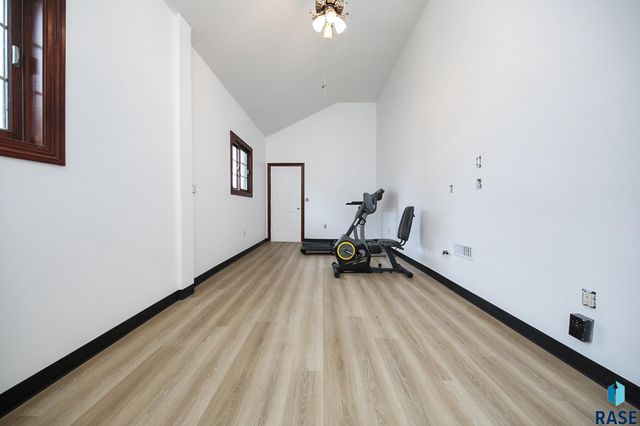 200 S Dewberry Cir Circle, Sioux Falls, SD 57110