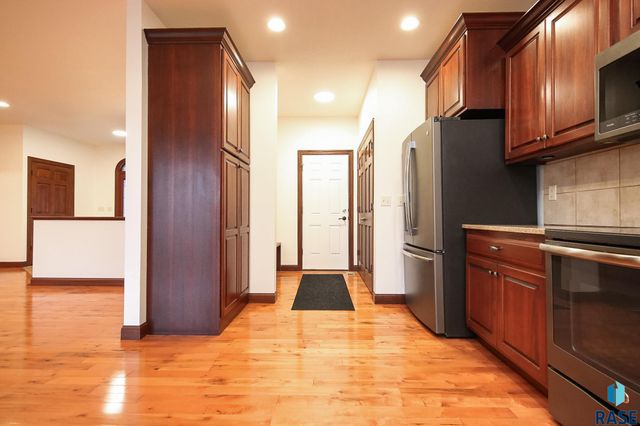 200 S Dewberry Cir Circle, Sioux Falls, SD 57110