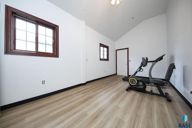 200 S Dewberry Cir Circle, Sioux Falls, SD 57110