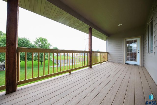 200 S Dewberry Cir Circle, Sioux Falls, SD 57110