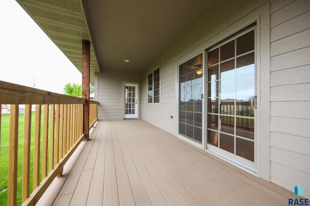 200 S Dewberry Cir Circle, Sioux Falls, SD 57110