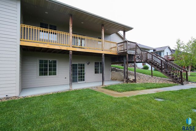 200 S Dewberry Cir Circle, Sioux Falls, SD 57110