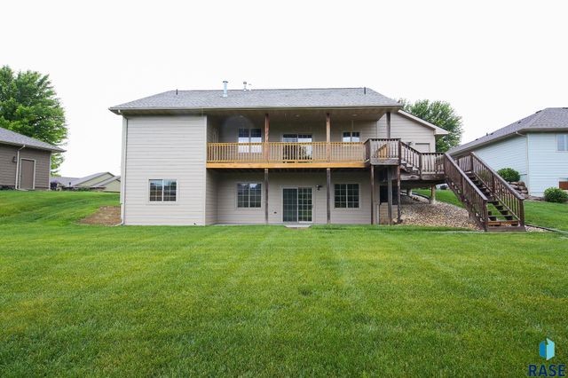 200 S Dewberry Cir Circle, Sioux Falls, SD 57110