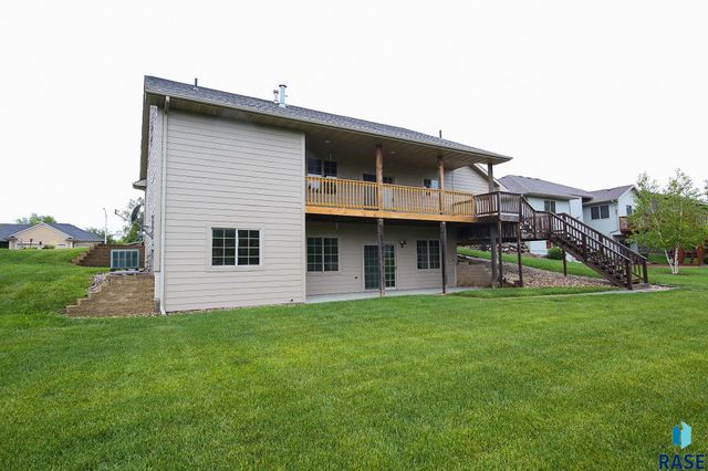 200 S Dewberry Cir Circle, Sioux Falls, SD 57110