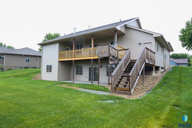 200 S Dewberry Cir Circle, Sioux Falls, SD 57110