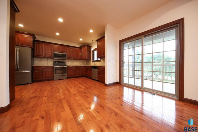 200 S Dewberry Cir Circle, Sioux Falls, SD 57110