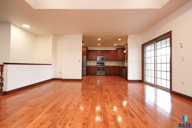 200 S Dewberry Cir Circle, Sioux Falls, SD 57110