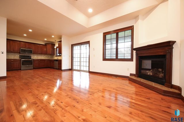 200 S Dewberry Cir Circle, Sioux Falls, SD 57110