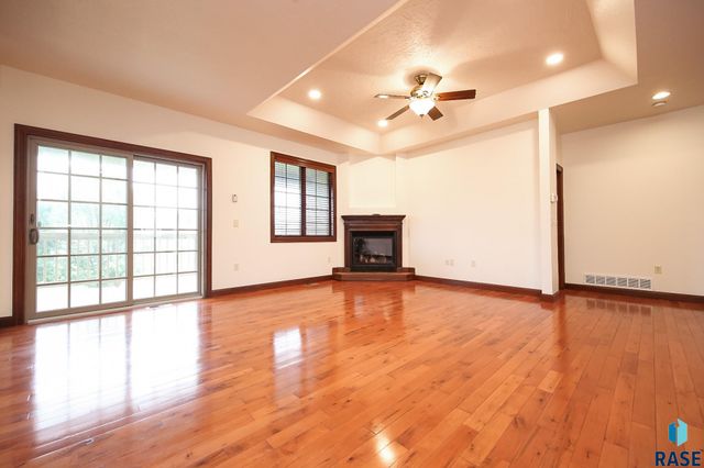 200 S Dewberry Cir Circle, Sioux Falls, SD 57110