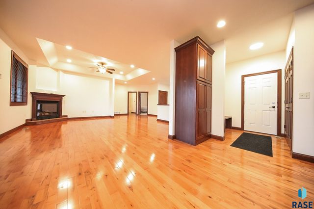 200 S Dewberry Cir Circle, Sioux Falls, SD 57110