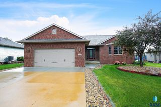 200 S Dewberry Cir Circle, Sioux Falls, SD 57110
