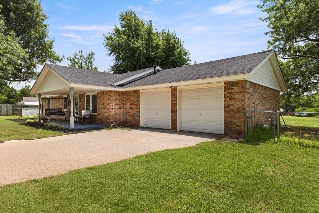1908 Hillcrest Circle, Newcastle, OK 73065