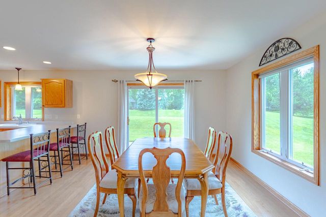N73W22582 Edgewood LANE, Sussex, WI 53089