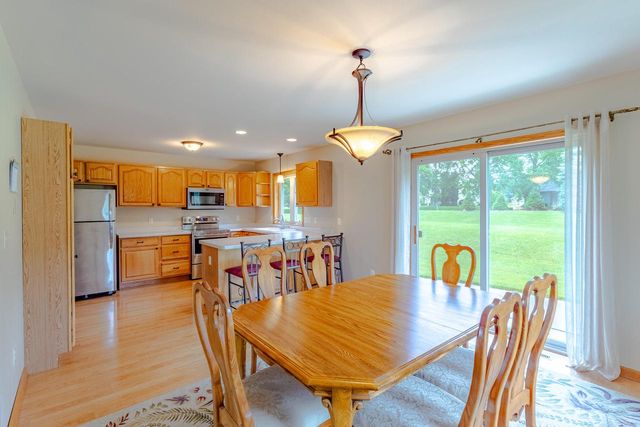 N73W22582 Edgewood LANE, Sussex, WI 53089