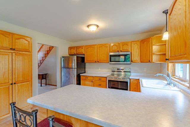 N73W22582 Edgewood LANE, Sussex, WI 53089
