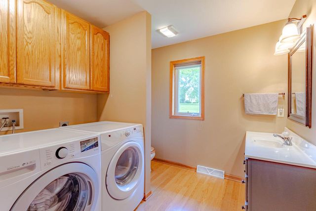 N73W22582 Edgewood LANE, Sussex, WI 53089