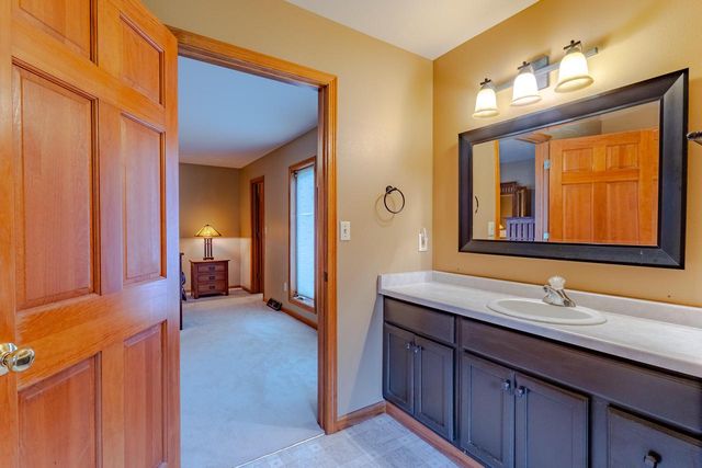 N73W22582 Edgewood LANE, Sussex, WI 53089