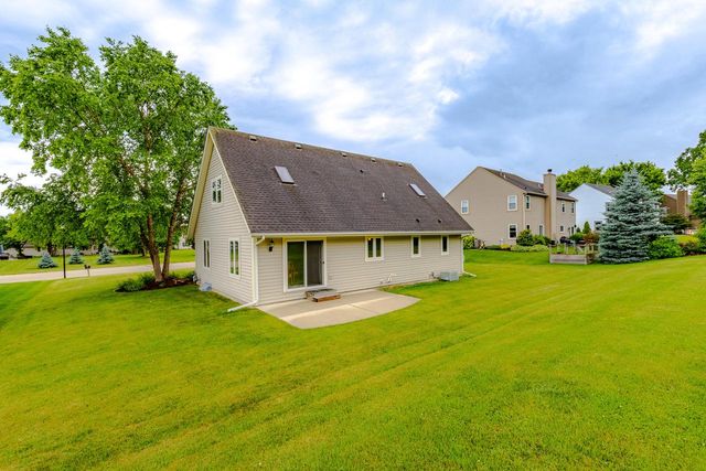 N73W22582 Edgewood LANE, Sussex, WI 53089