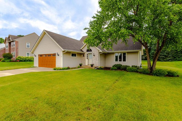 N73W22582 Edgewood LANE, Sussex, WI 53089