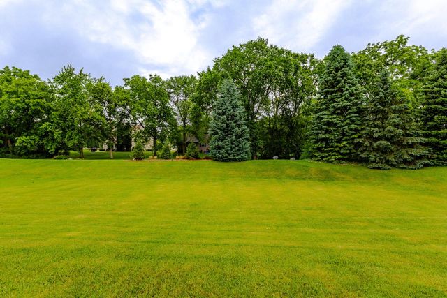 N73W22582 Edgewood LANE, Sussex, WI 53089