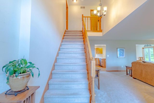 N73W22582 Edgewood LANE, Sussex, WI 53089