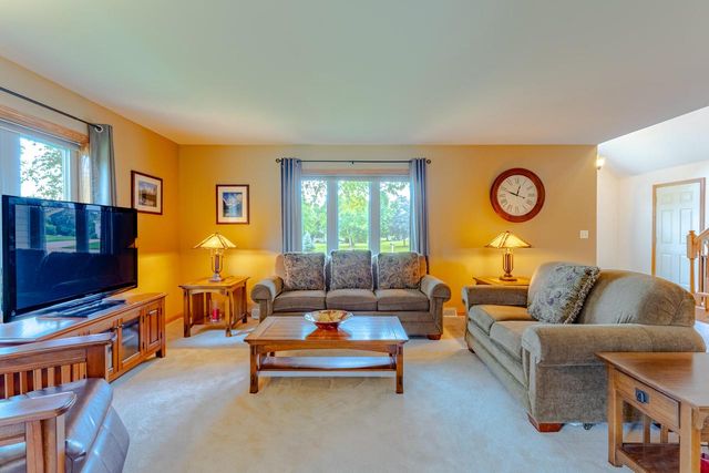 N73W22582 Edgewood LANE, Sussex, WI 53089