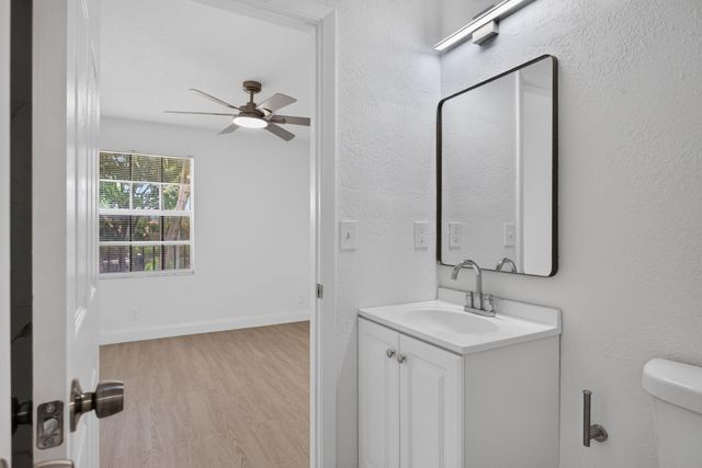 11451 Lakeview Drive 3a, Coral Springs, FL 33071