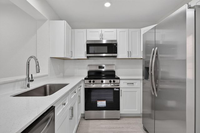 11451 Lakeview Drive 3a, Coral Springs, FL 33071