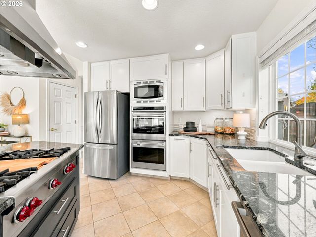 28620 Sw CRESTWOOD Dr, Wilsonville, OR 97070