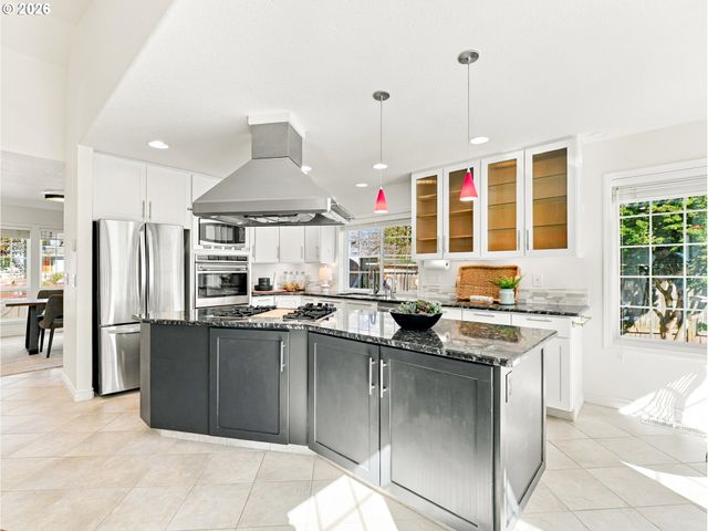 28620 Sw CRESTWOOD Dr, Wilsonville, OR 97070